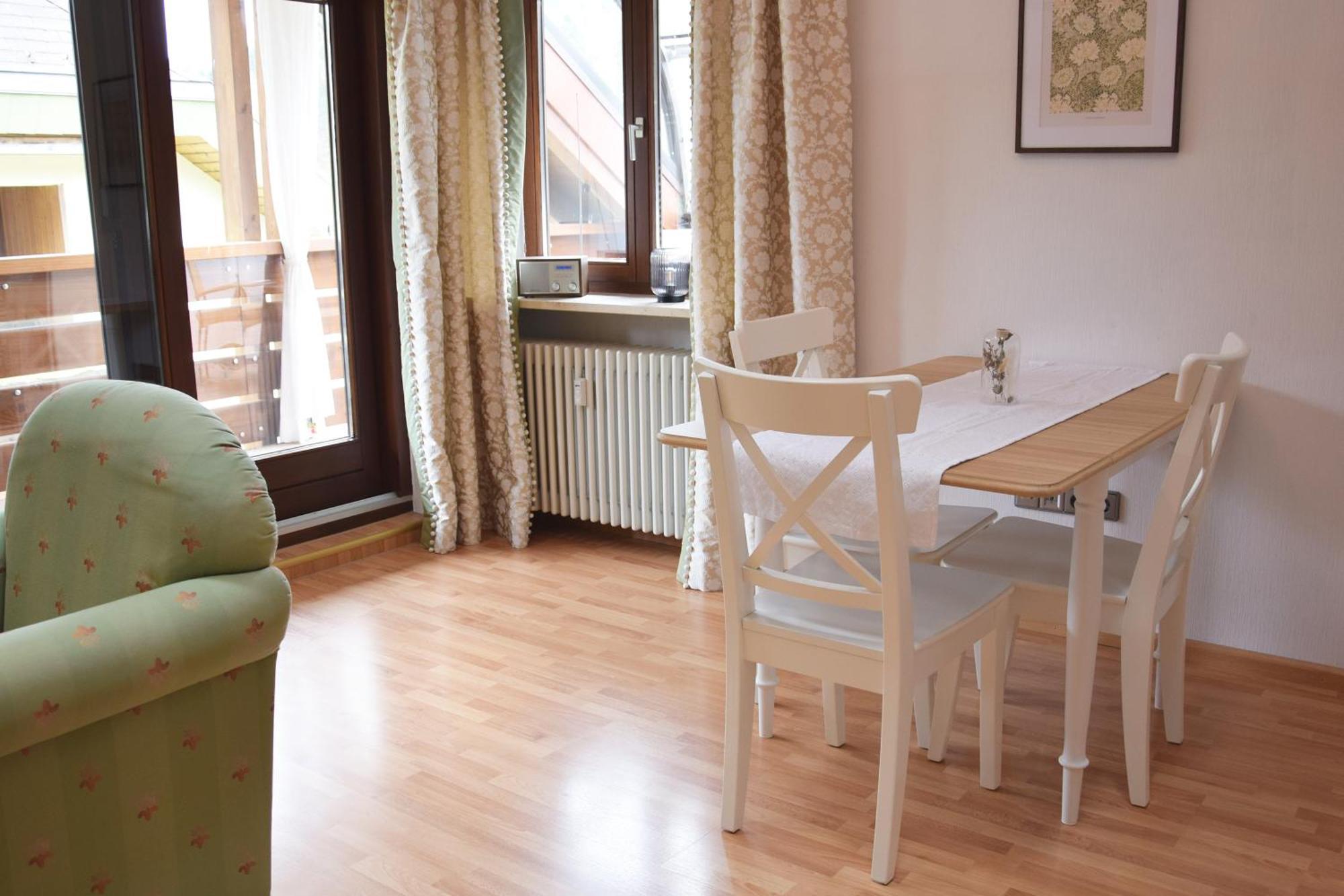 Apartment Galeriewohnung Mit Blick In Den Schwarzwald